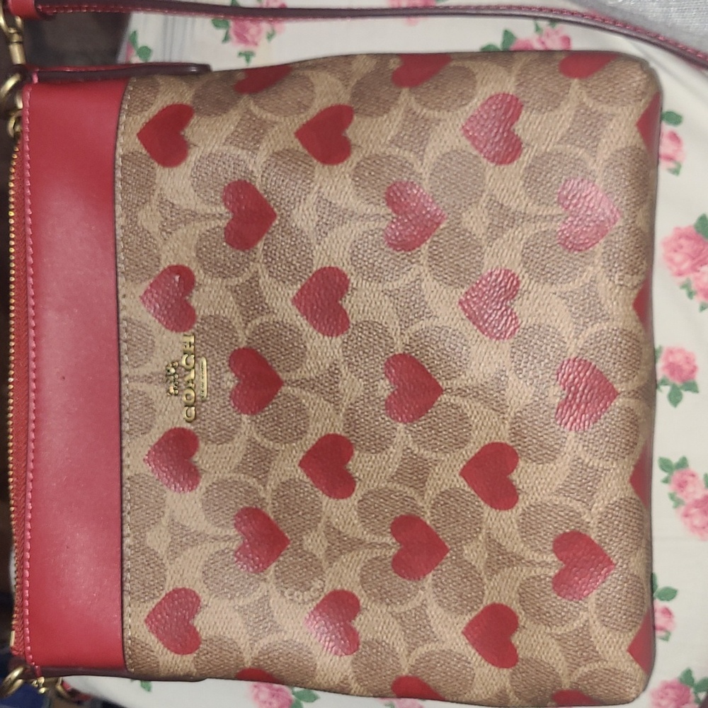 Coach crossbody heart print kitt